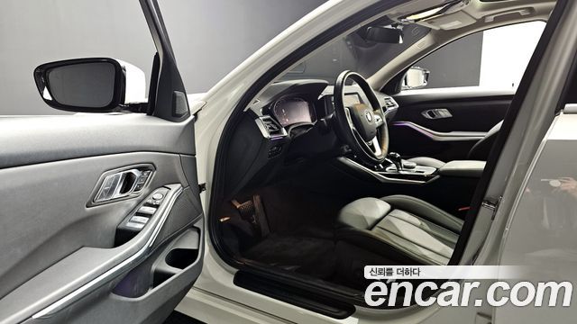 BMW 3-Series 320i