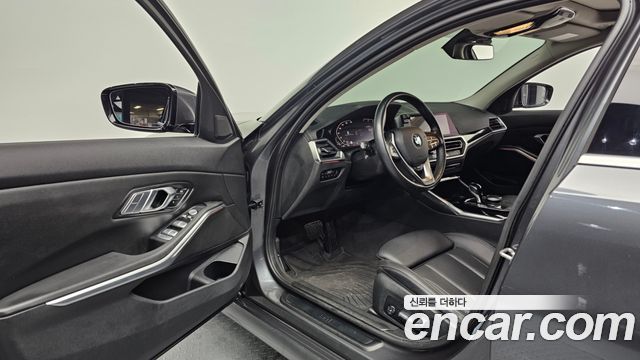 BMW 3-Series 320i
