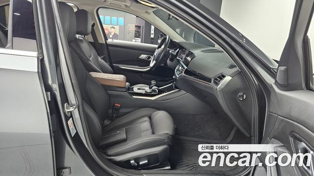 BMW 3-Series 320i