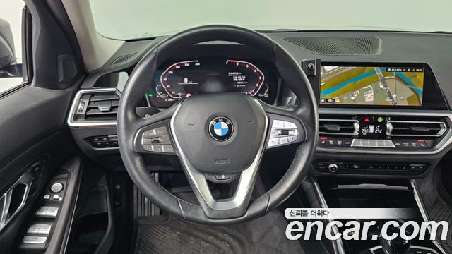 BMW 3-Series 320i