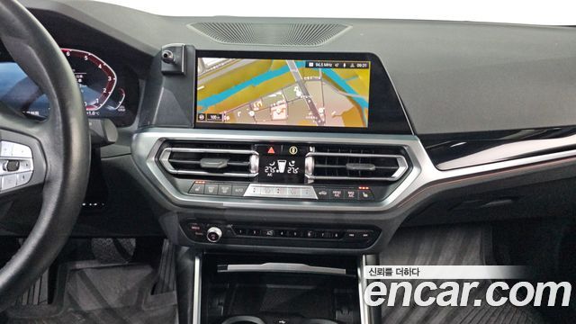 BMW 3-Series 320i