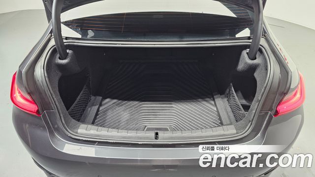 BMW 3-Series 320i