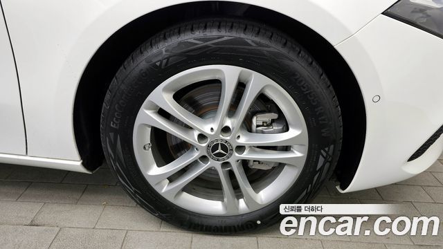 Mercedes-Benz A-Class A220 Hatchback