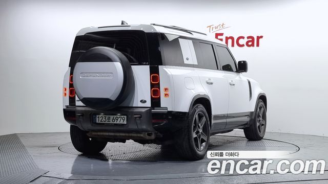 Land Rover Defender 110 P300 X-Dynamic SE