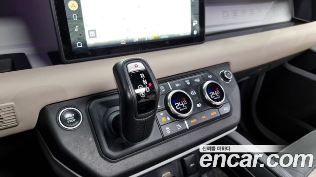 Land Rover Defender 110 P300 X-Dynamic SE