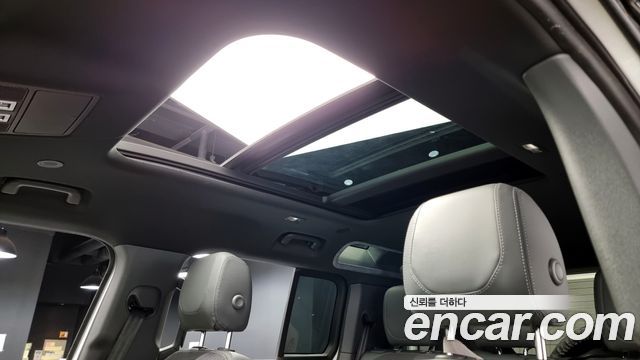 Land Rover Defender 110 P300 X-Dynamic SE