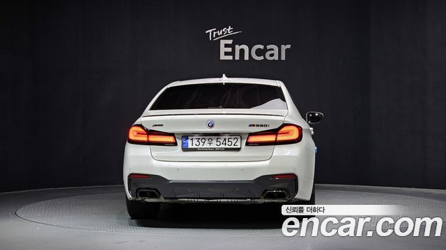 BMW 5-Series M550i xDrive