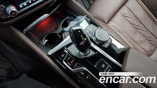 BMW 5-Series M550i xDrive