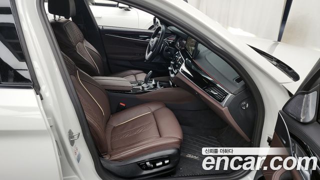 BMW 5-Series M550i xDrive