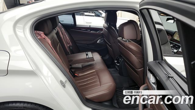BMW 5-Series M550i xDrive
