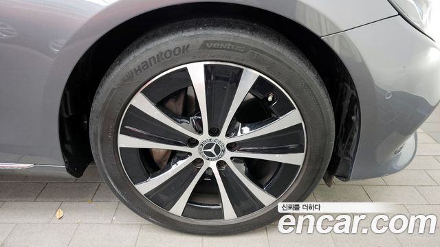 Mercedes-Benz E-Class E300e 4MATIC Exclusive