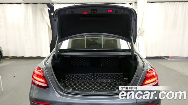 Mercedes-Benz E-Class E300e 4MATIC Exclusive