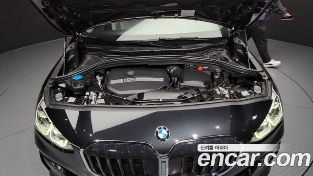 BMW 2-Series 220i Advantage