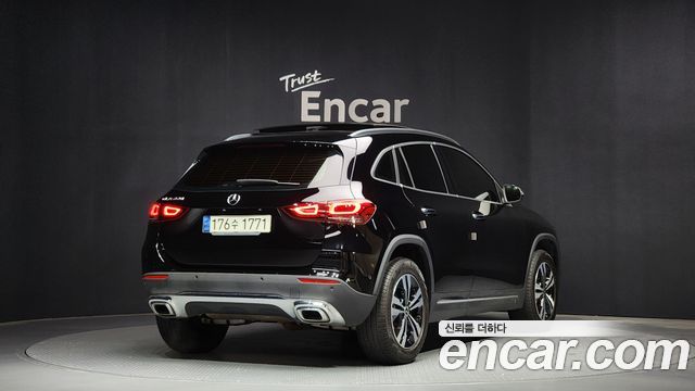 Mercedes-Benz GLA-Class GLA220
