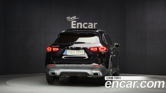 Mercedes-Benz GLA-Class GLA220