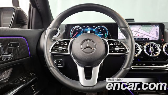 Mercedes-Benz GLA-Class GLA220