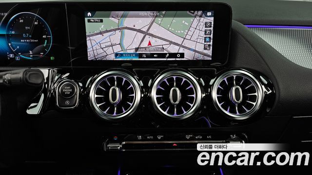 Mercedes-Benz GLA-Class GLA220