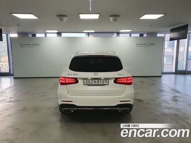 Mercedes-Benz GLC-Class GLC300 4MATIC AMG Line