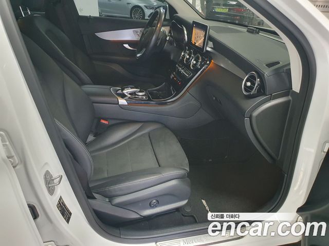 Mercedes-Benz GLC-Class GLC300 4MATIC AMG Line