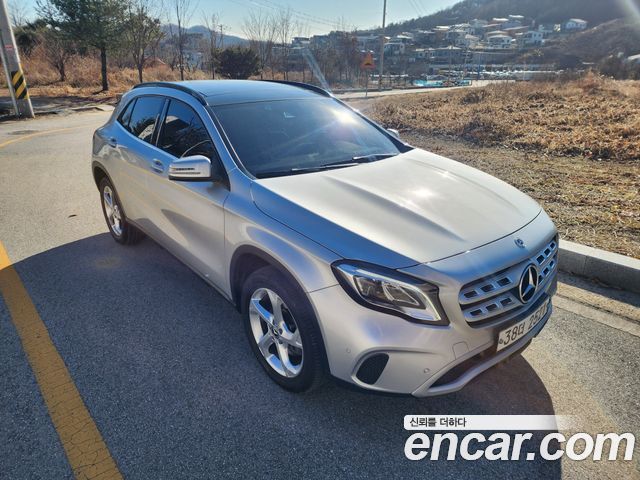 Mercedes-Benz GLA-Class GLA220