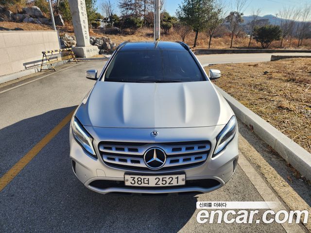Mercedes-Benz GLA-Class GLA220