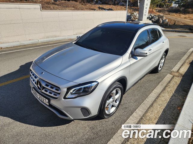 Mercedes-Benz GLA-Class GLA220