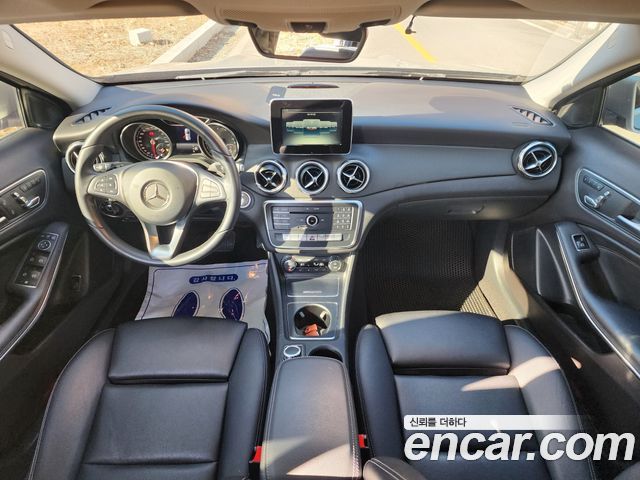 Mercedes-Benz GLA-Class GLA220