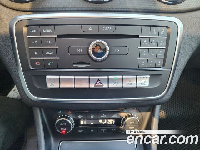 Mercedes-Benz GLA-Class GLA220