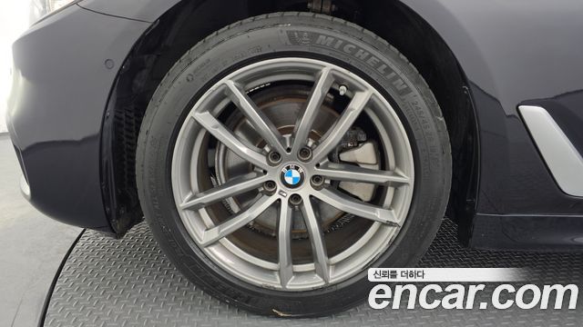 BMW 5-Series 520d xDrive M Sport Package