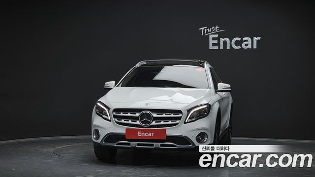 Mercedes-Benz GLA-Class GLA220
