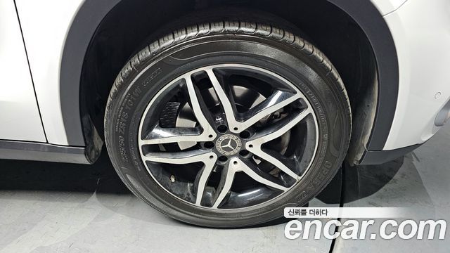 Mercedes-Benz GLA-Class GLA220