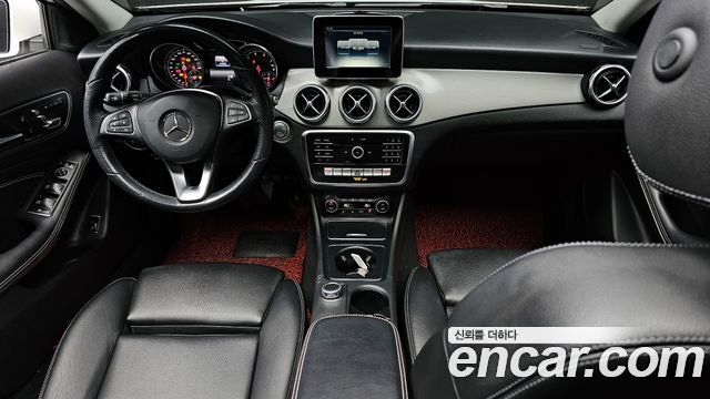 Mercedes-Benz GLA-Class GLA220