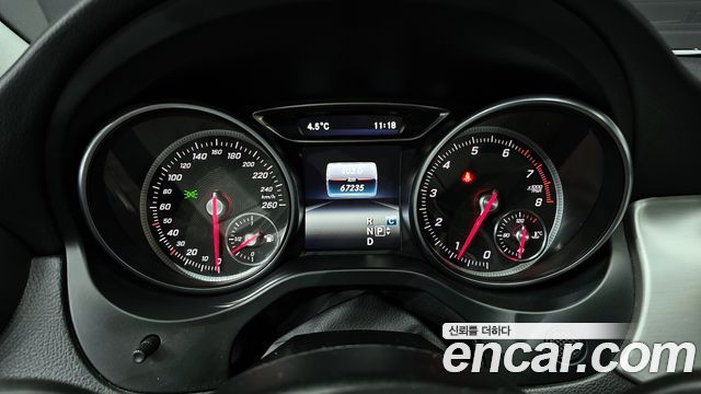 Mercedes-Benz GLA-Class GLA220