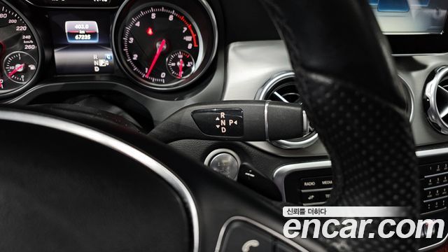 Mercedes-Benz GLA-Class GLA220