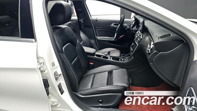 Mercedes-Benz GLA-Class GLA220
