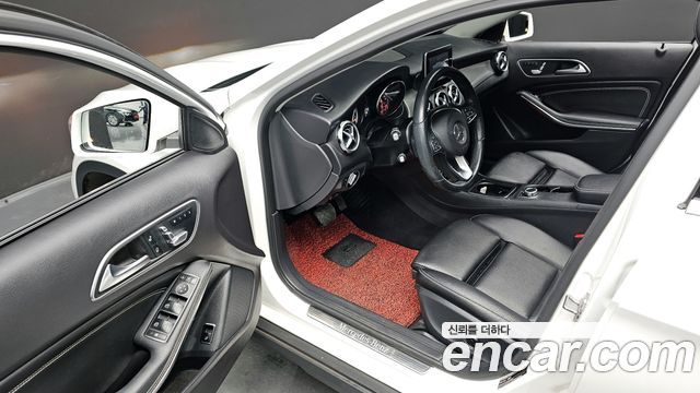 Mercedes-Benz GLA-Class GLA220