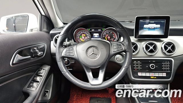 Mercedes-Benz GLA-Class GLA220