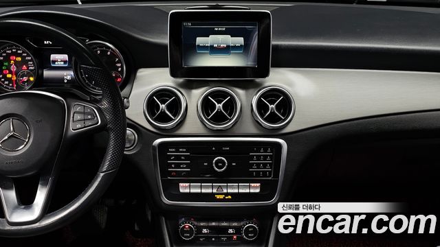 Mercedes-Benz GLA-Class GLA220