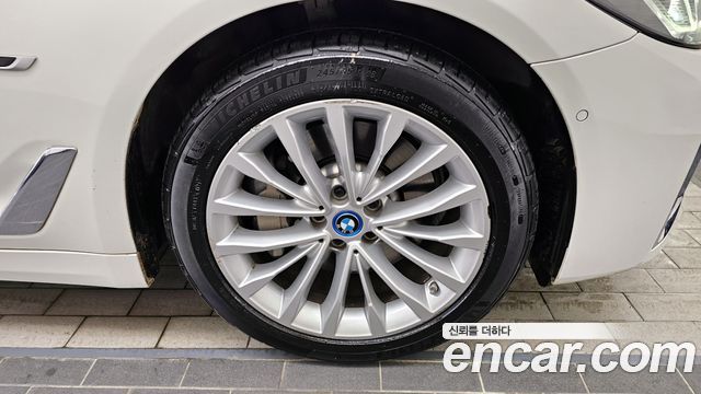 BMW 5-Series 530e Luxury
