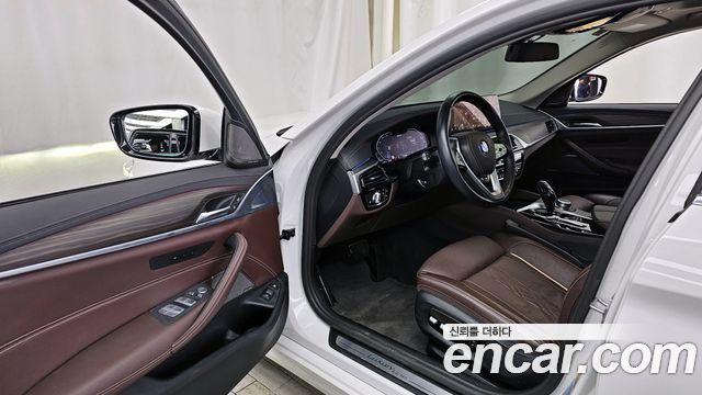 BMW 5-Series 530e Luxury