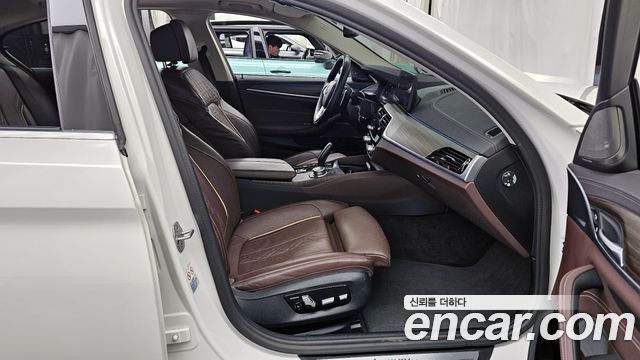 BMW 5-Series 530e Luxury