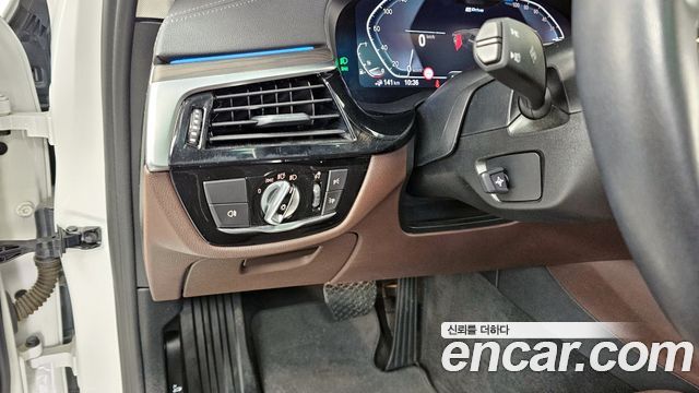 BMW 5-Series 530e Luxury