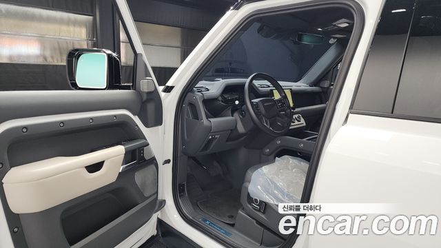 Land Rover Defender 130 D300 X-Dynamic HSE