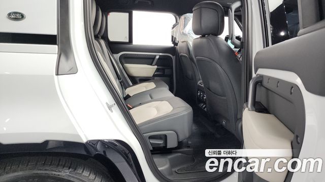 Land Rover Defender 130 D300 X-Dynamic HSE