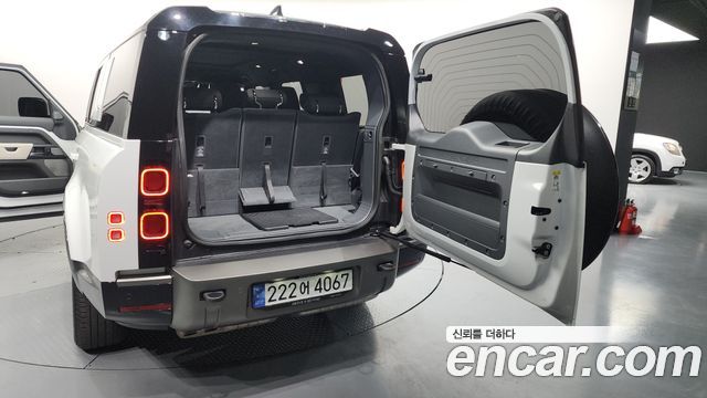 Land Rover Defender 130 D300 X-Dynamic HSE