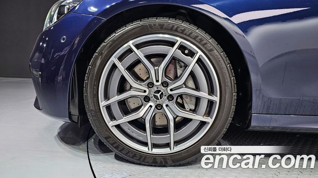 Mercedes-Benz E-Class E220d 4MATIC AMG Line