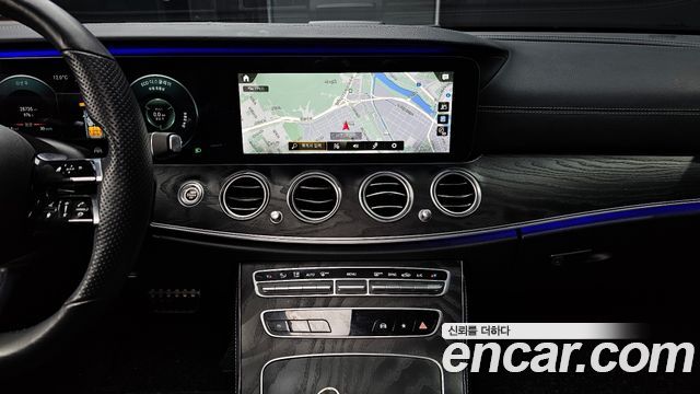 Mercedes-Benz E-Class E220d 4MATIC AMG Line