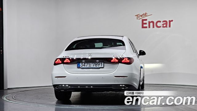 Mercedes-Benz E-Class E300 4MATIC Exclusive