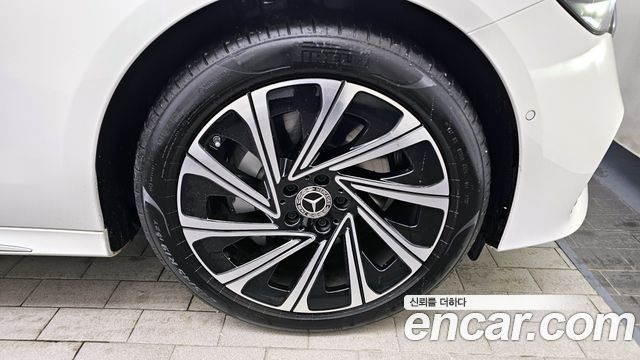 Mercedes-Benz E-Class E300 4MATIC Exclusive