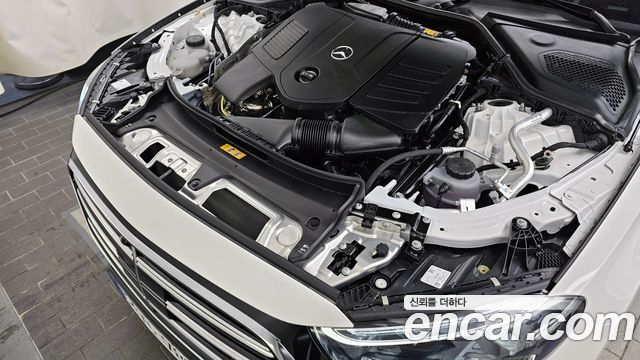 Mercedes-Benz E-Class E300 4MATIC Exclusive